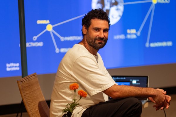 Guillermo López, socio fundador de MAIO, en la sesión CONSTELACIONES #02 en el espacio M300 del grupo MINIM dentro del showroom de bulthaup Barcelona