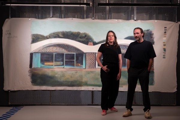 Bea Sarrias y Morrosko Vila San Juan en la exposición La ricarda. Melodía de una casa en M300, espacio cultural del grupo MINIM