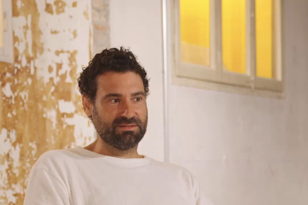 Guillermo López, socio fundador de MAIO, en la sesión CONSTELACIONES #02 en el espacio M300 del grupo MINIM dentro del showroom de bulthaup Barcelona