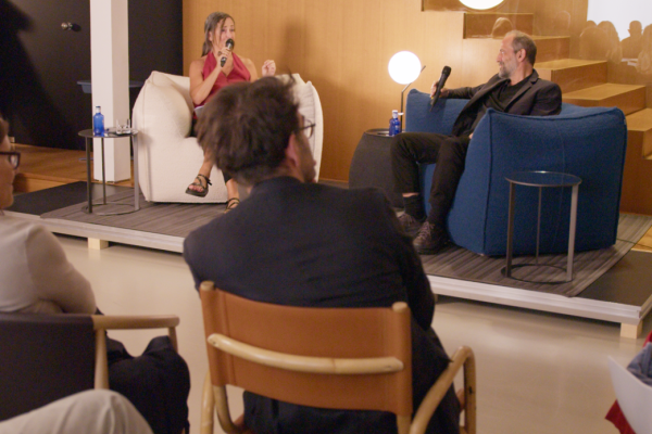 Michael Anastassiades y Anatxu Zabalbeascoa durante la charla en MINIM Barcelona en colaboración con B&B y MAXALTO