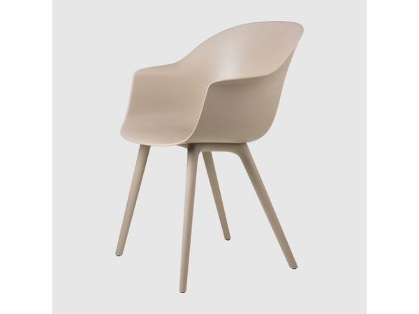 Bat_DiningChair Plastic_Silla de comedor de plástico_silla beige_GUBI_MINIM