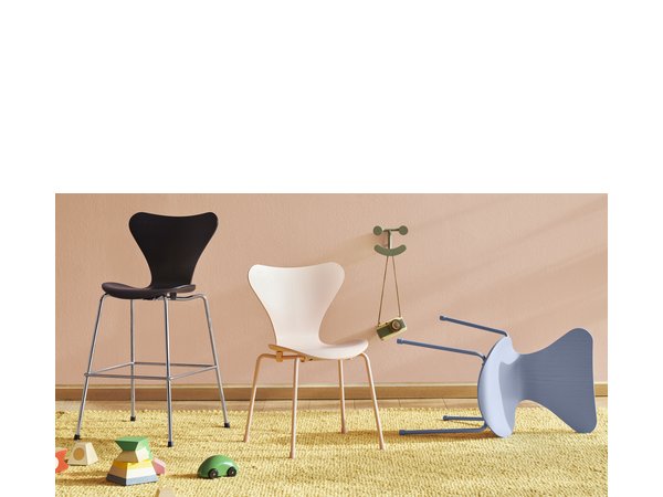 FritzHansen_Serie7ChildrensChairJunior_Jacobsen_MinimShowroom