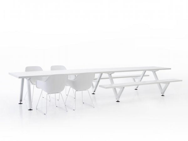 Extremis, Marina Table