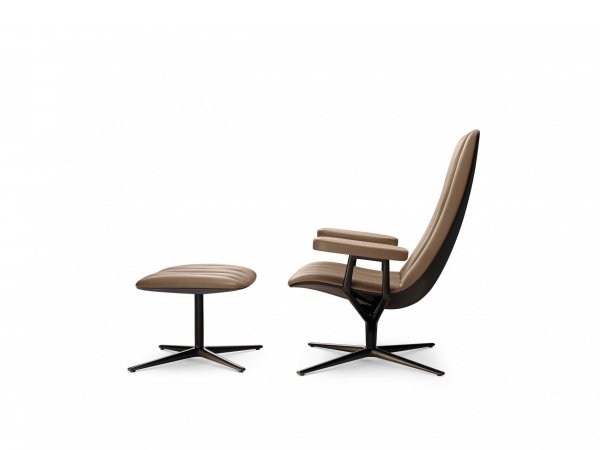 Walter Knoll -Healey_Lounge - Butaca beige y reposapiés - MINIM