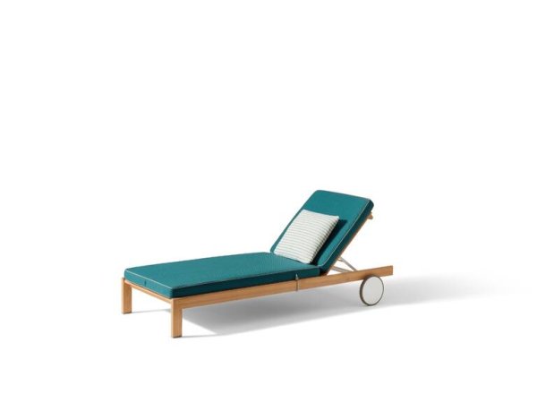 lie out_cassina_outdoor_minim showroom