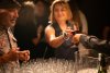 público disfrutando de una copa de vino Perelada en la charla de Público esuchando a Guillermo López de MAIO presentando su constelación en M300 espacio cultural del grupo MINIM en bulthaup Barcelona