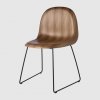 3D - silla de comedor - estructura negra - asiento de madera de nogal - GUBI - MINIM
