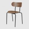 Coco_DiningChair_silla de comedor_estructura en negro y madera de nogal _ GUBI _ MINIM