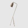 Grasshoppa_Floor Lamp_lámpara de pie_lámpara gris cálido_Gubi_MINIM