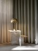 Panthella 320 - Table - Lámpara sobremesa - Latón - Louis Poulsen - MINIM - lifestyle dormitorio