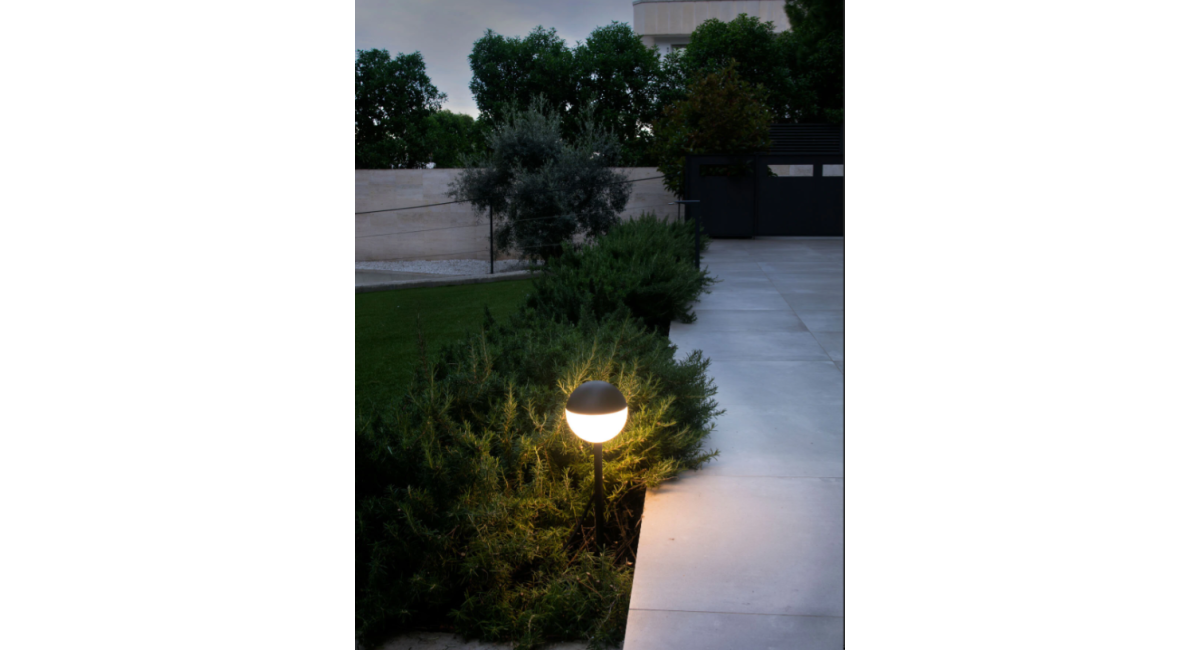 PICCOLA-ESTACA-jardin-minim showroom-faro-outlet