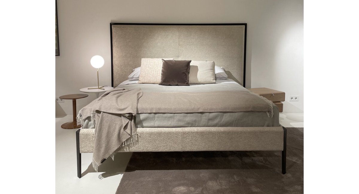 sweetdreams-molteni-bed-minim showroom-minim-outlet