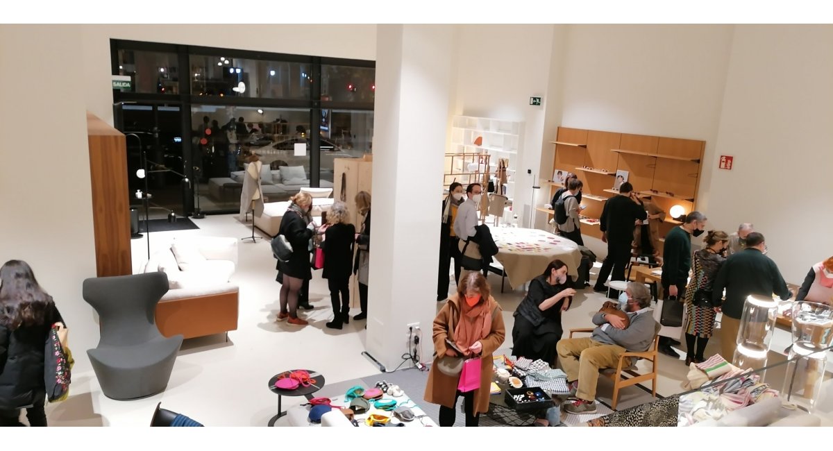 Asistentes en el mercadillo navideño - MINIM - Madrid