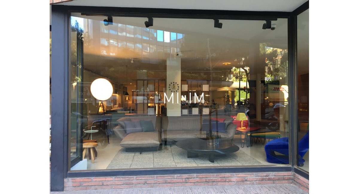 Escaparate Cassina en MINIM Barcelona