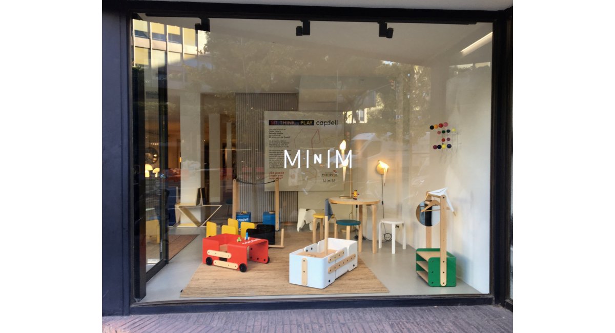 Escaparate solidario Navidad MINIM Barcelona