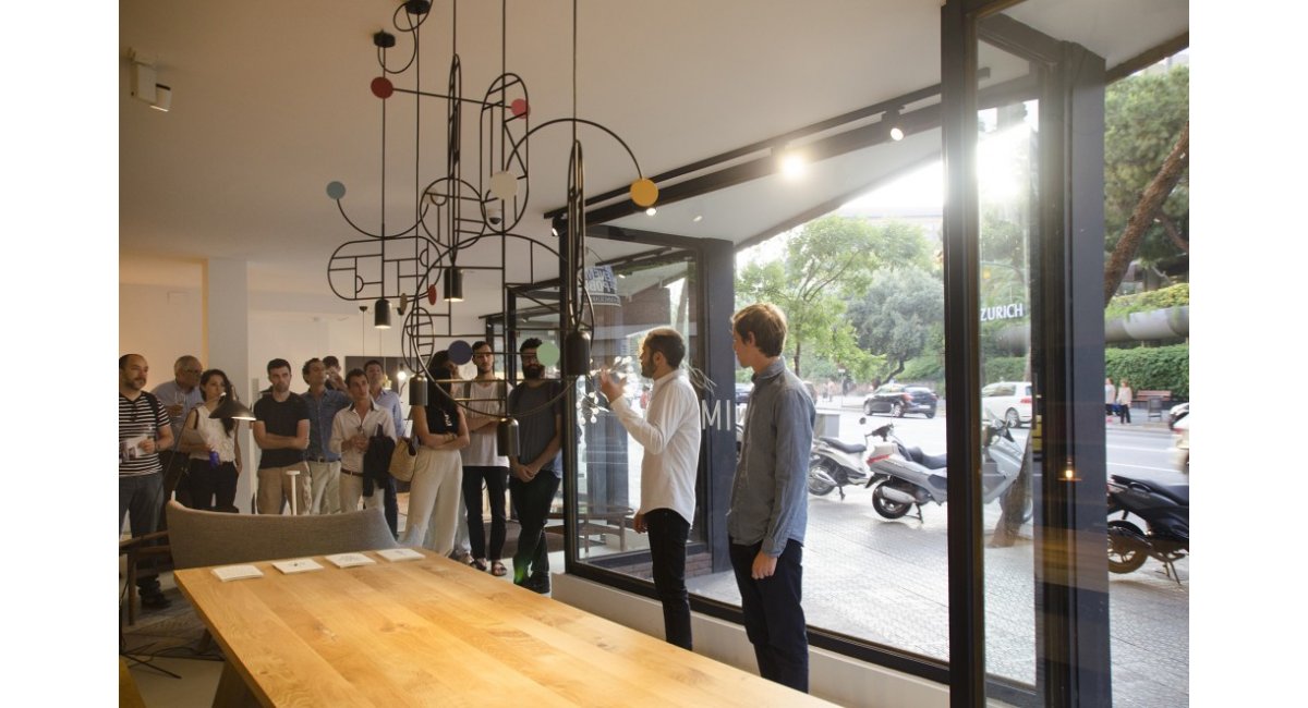 Presentación de "Lines & Dots" en imágenes