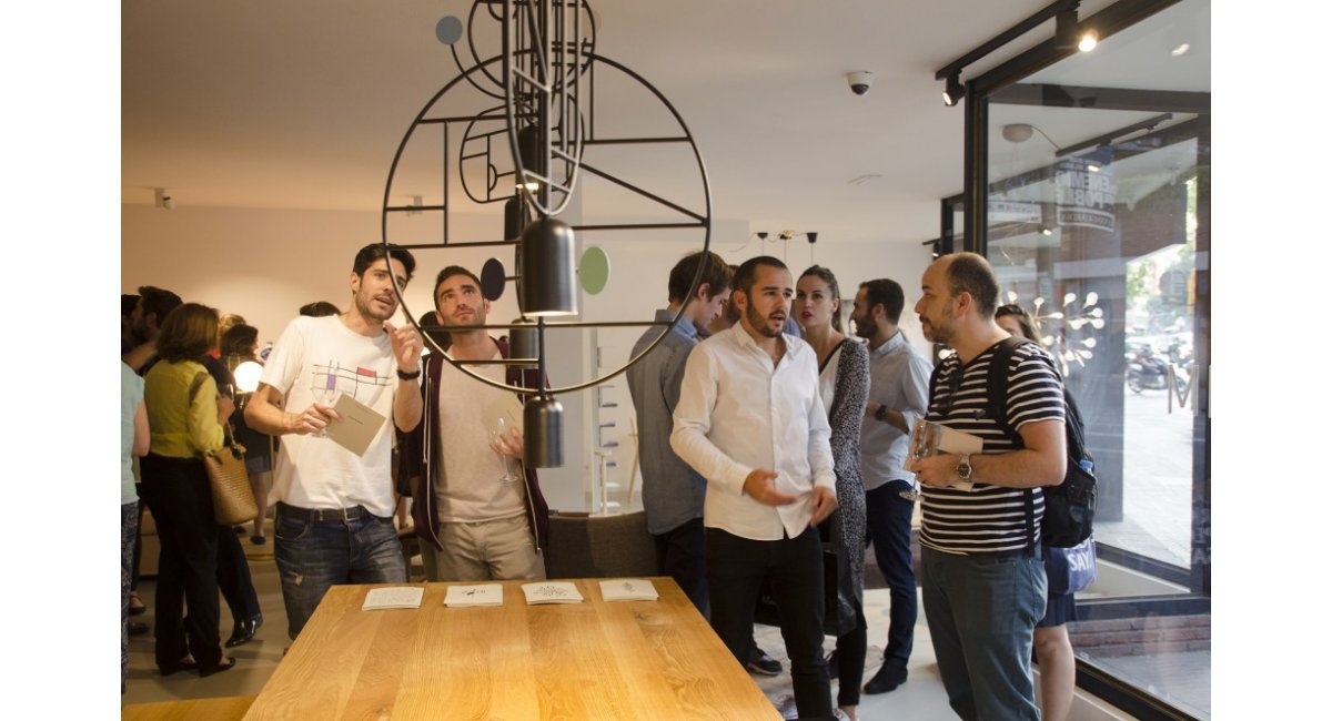 Presentación de "Lines & Dots" en imágenes