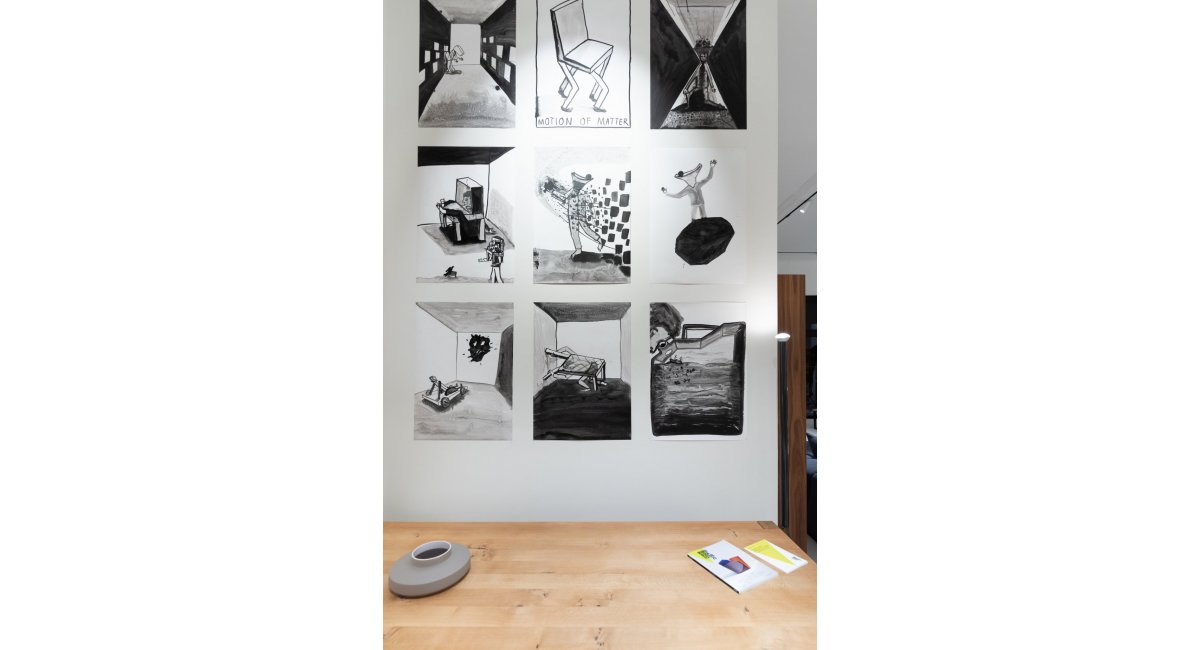 Dibujos sobre papel en blanco y negro de Julia Oschatz