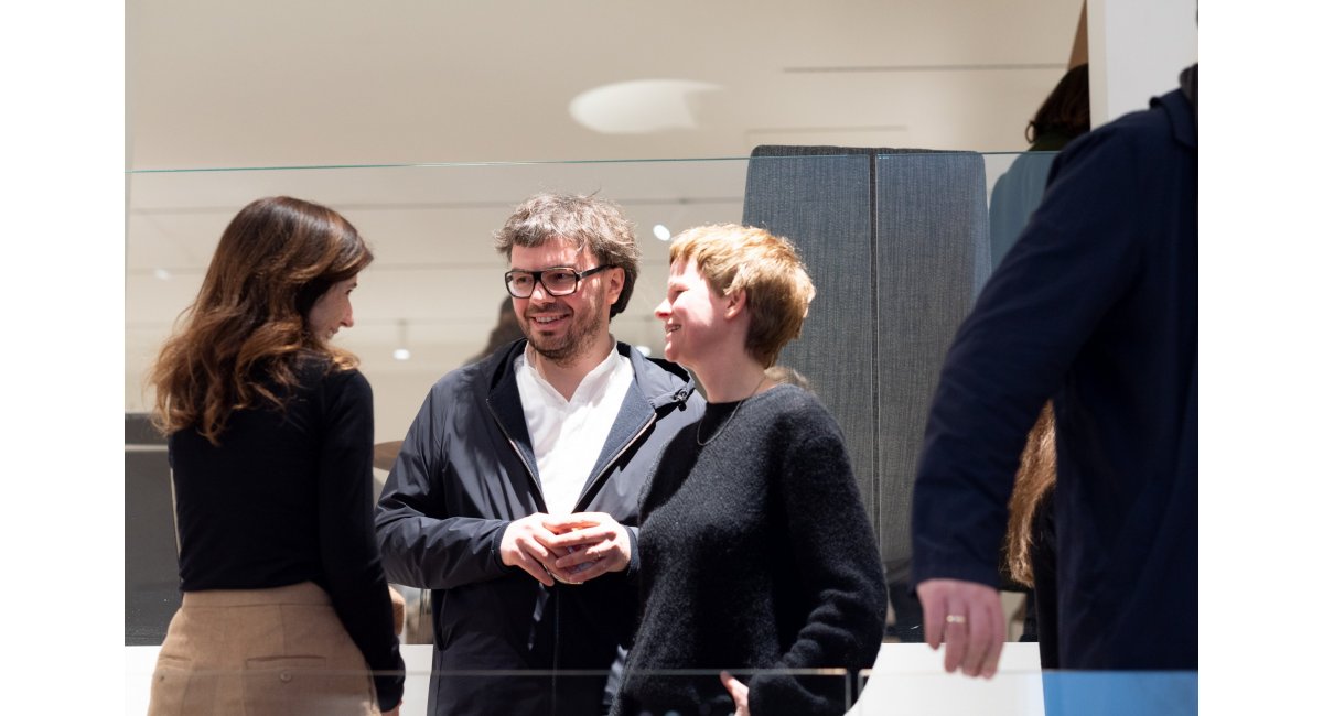 Artista Julia Oschatz junto a su marido