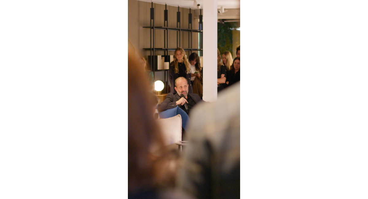 Michael Anastassiades y Anatxu Zabalbeascoa durante la charla en MINIM Barcelona en colaboración con B&amp;B y MAXALTO