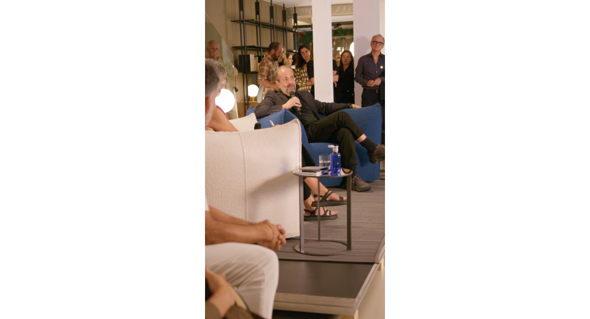 Michael Anastassiades y Anatxu Zabalbeascoa durante la charla en MINIM Barcelona en colaboración con B&amp;B y MAXALTO