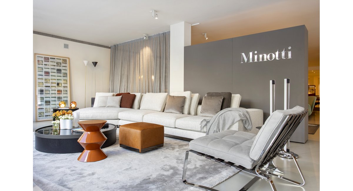 Sistema de asientos West de Minotti en MINIM Barcelona junto a sillón Delaunay diseñado por Rodolfo Dordoni