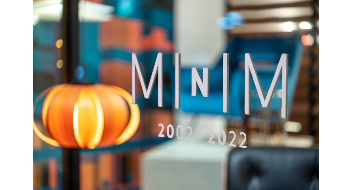 escaparate MINIM Barcelona 20 iconos del diseño contemporáneo