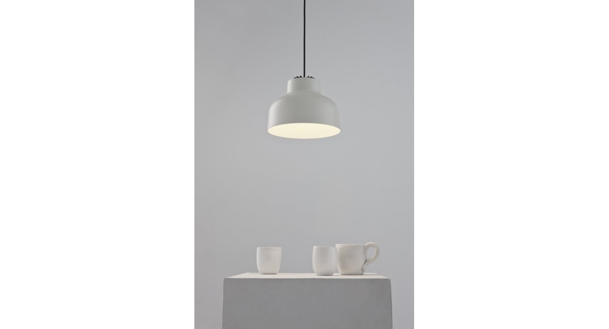 Santa &amp; Cole, M64