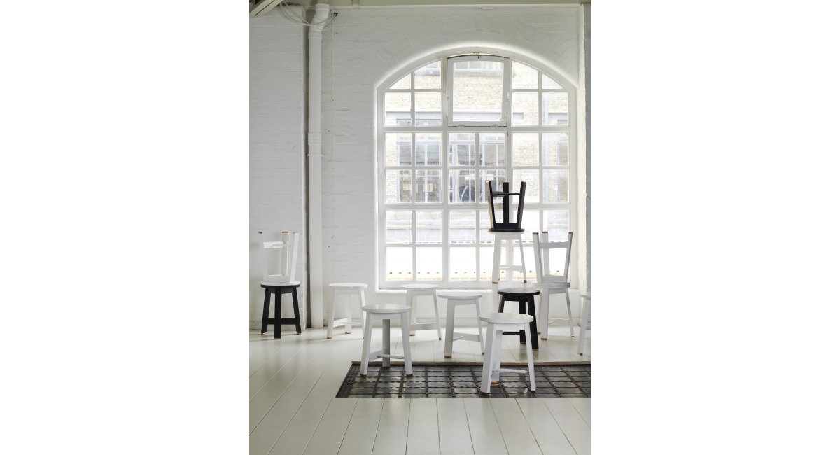 De La Espada, 441 Stool