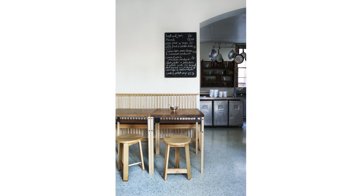 De La Espada, 441 Stool