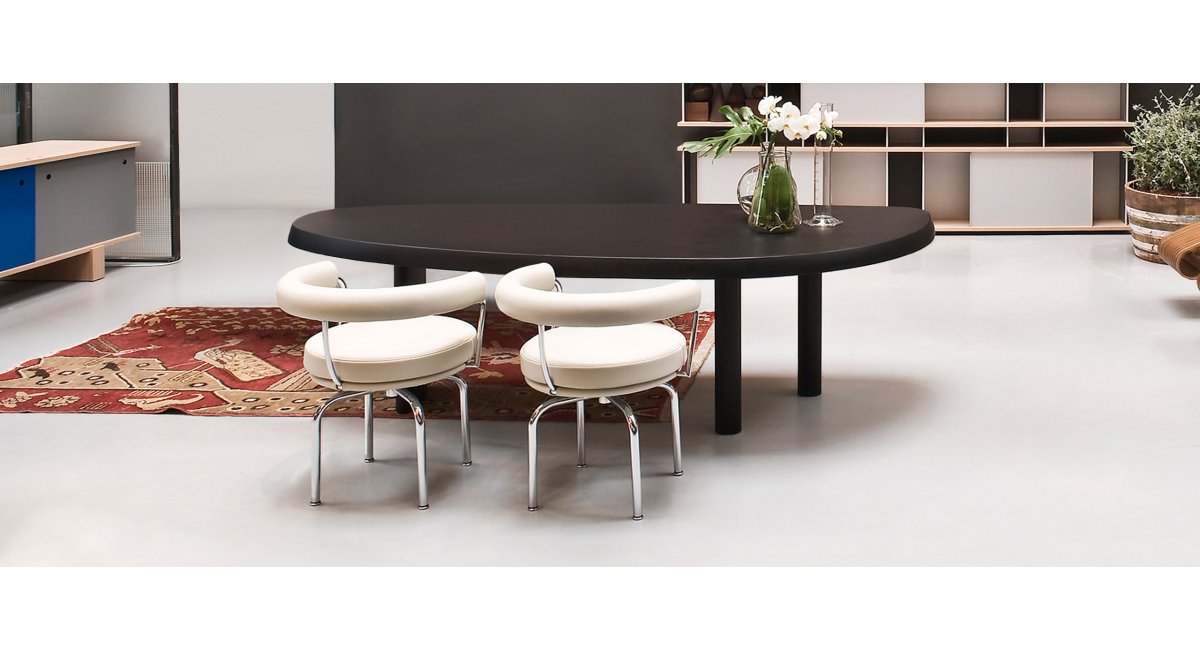 Cassina, 525 Table en Forme Libre