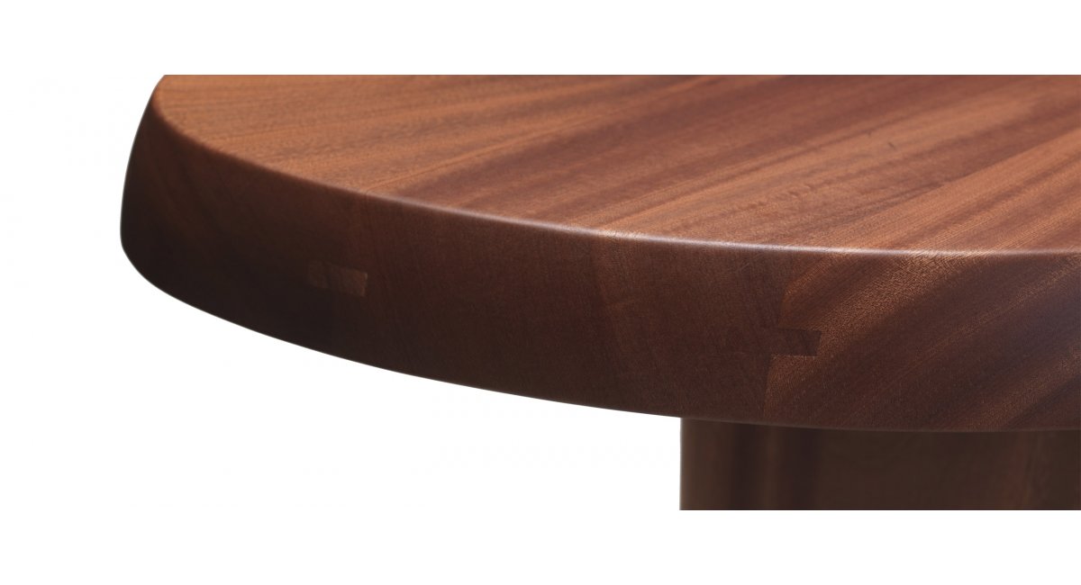 Cassina, 525 Table en Forme Libre