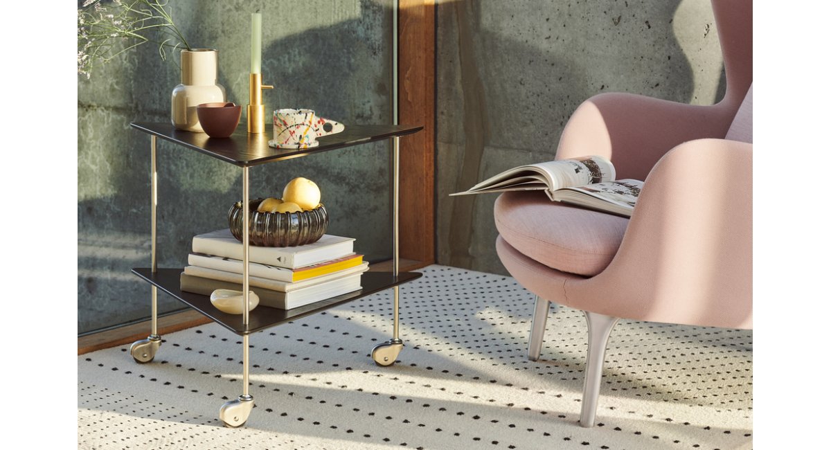 AJ Trolley - Camarera - Arne Jacobsen - madera negra - MINIM - lifestyle sala de lectura