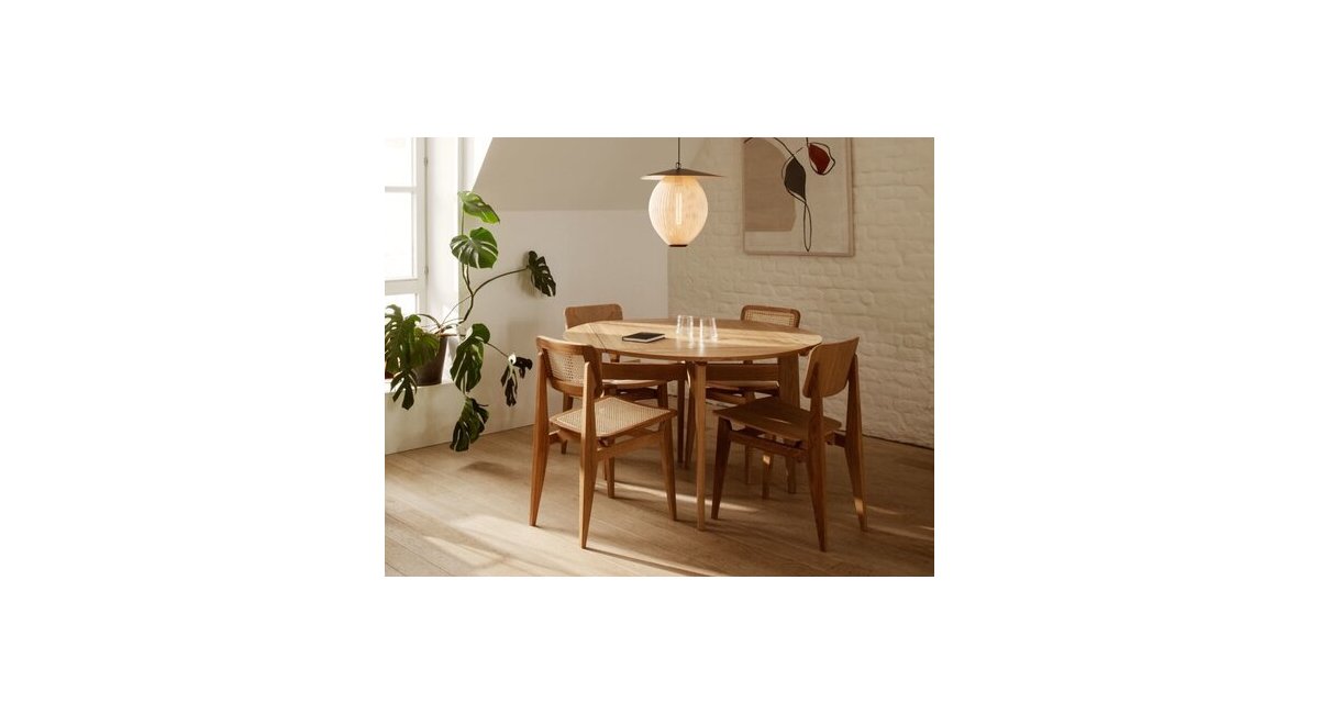 B-Table_DiningTable_mesa de comedor_extensible_ 85x85_nogal_Gubi_MINIM_lifestyle