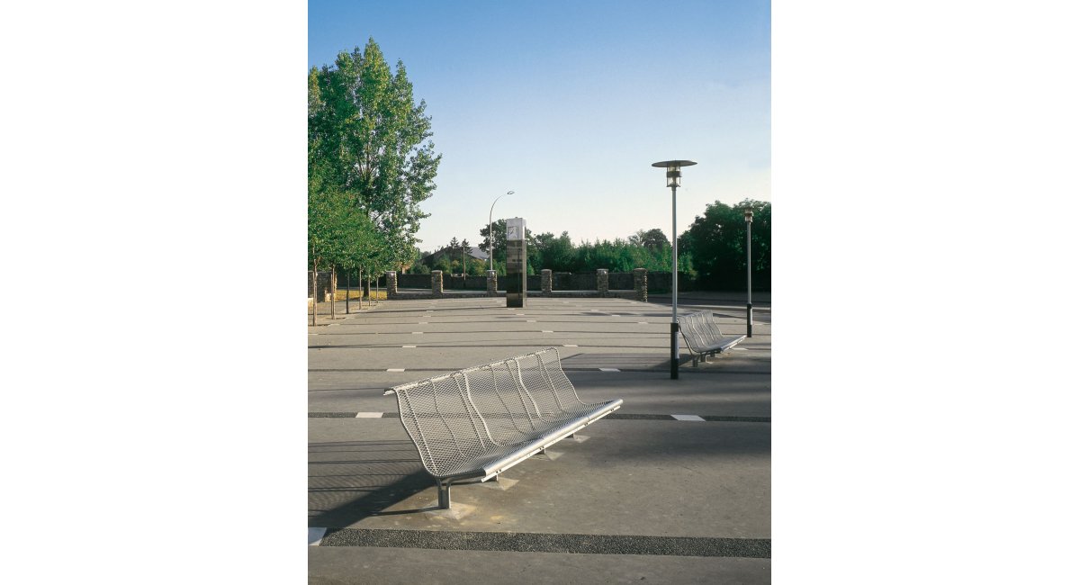 BD-BancoCatalano-Tusquets&amp;Clotet-MINIM Showroom