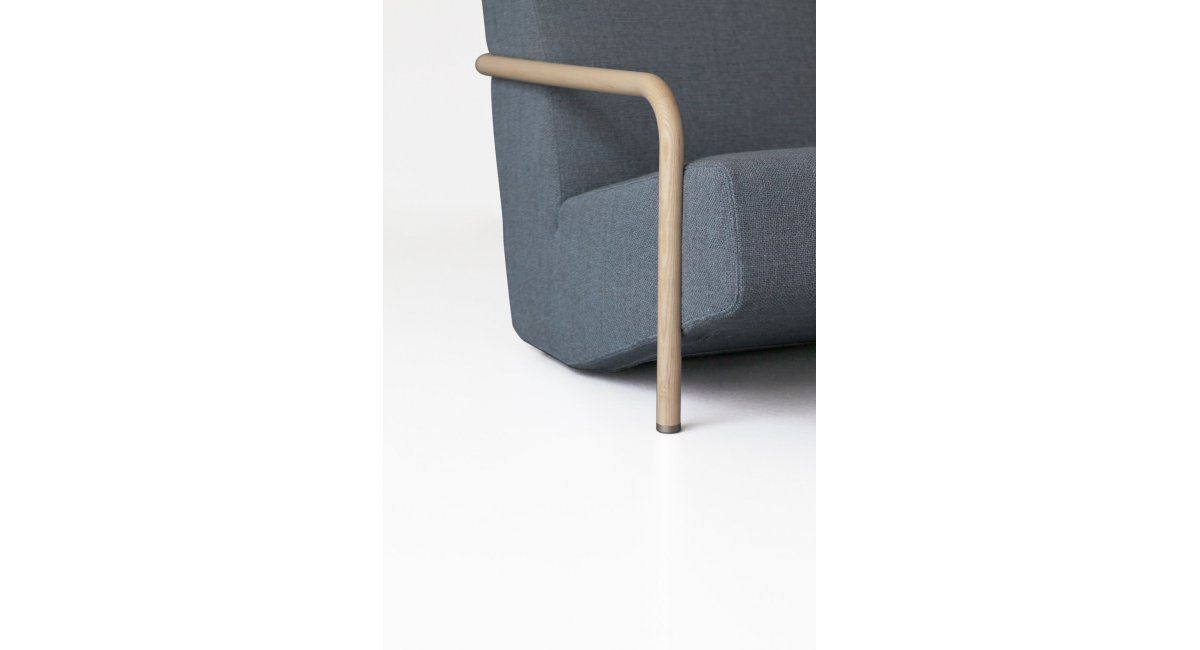 Butaca - Sillón - Porro_ LULLABY_Estructura de roble_MINIM Showroom_Madrid_Barcelona_Mobiliario_Decoración_detalle patas