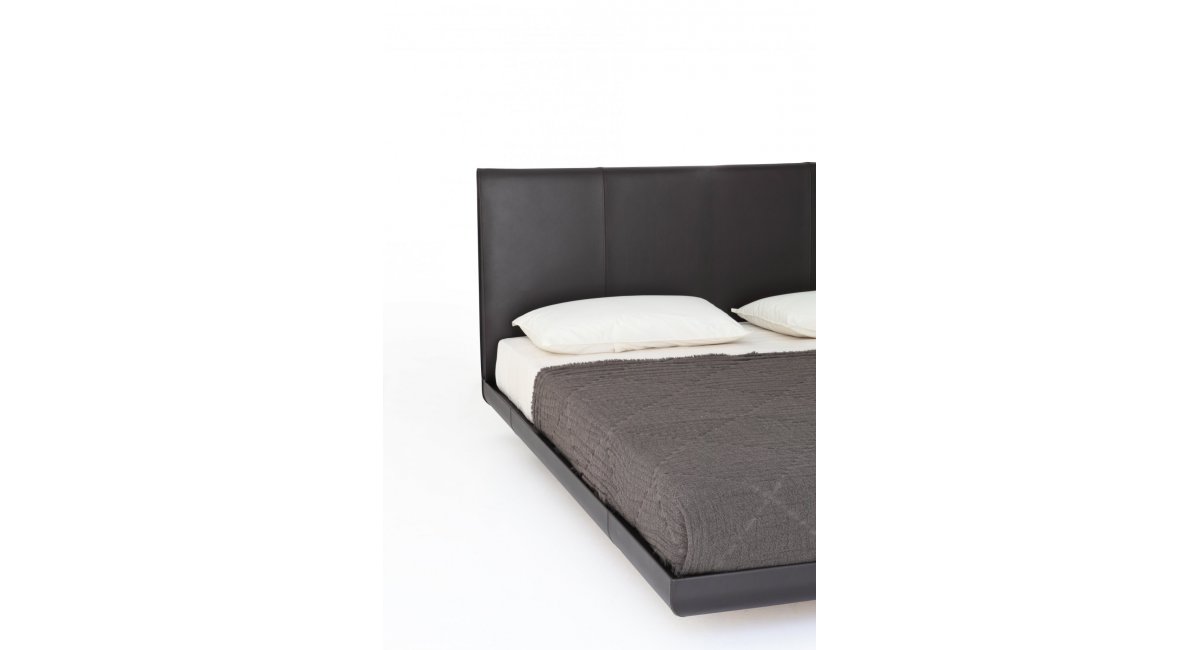 Cama SADORU_Porro_Cama diseño_cuero_cabecera curva_alta costura_MINIM Showroom_Barcelona_Madrid_artesanal