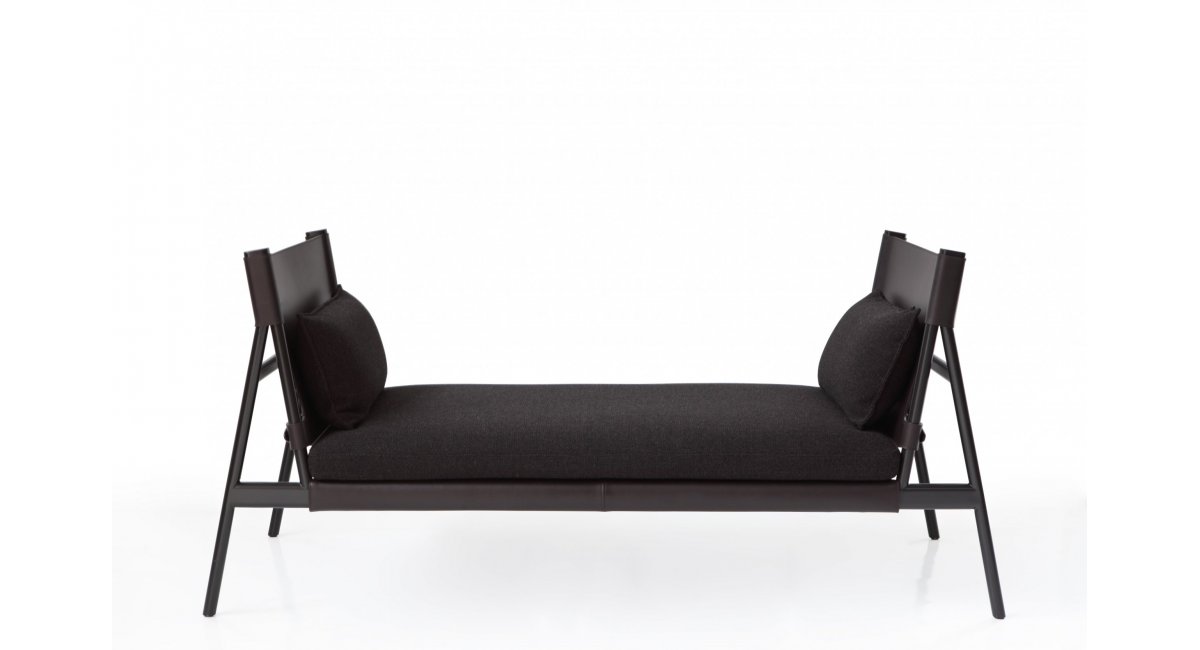 Canapé_Porro_TRAVELLER_estructura metal_pintado negro_piel en negro_MINIM Showroom_Madrid_Barcelona_frontal