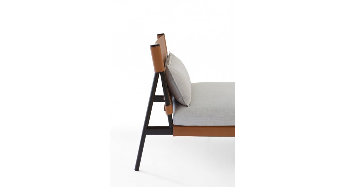 Canapé_Porro_TRAVELLER_estructura metal_pintado negro_piel en marrón_MINIM Showroom_Madrid_Barcelona_detalle