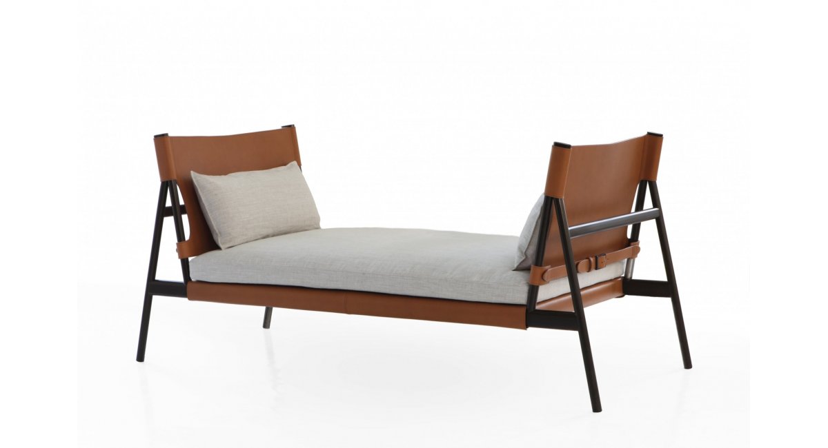 Canapé_Porro_TRAVELLER_estructura metal_pintado negro_piel_MINIM Showroom_Madrid_Barcelona_perspectiva lateral