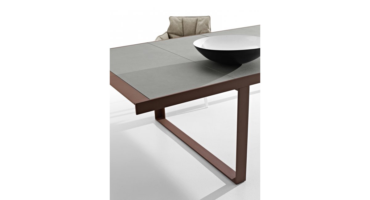 B&amp;B Italia, Canasta Table