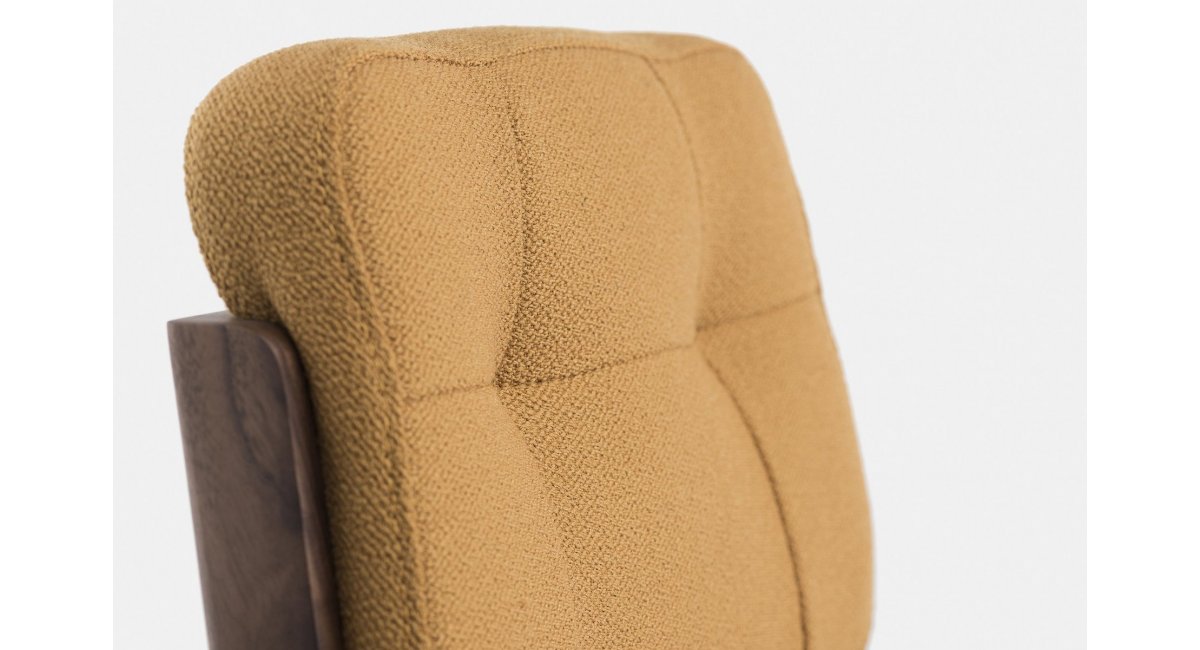 Capo Bar Stool - Neri Hu - De La Espada - MINIM - detalle - taburete tapizado mostaza.jpg