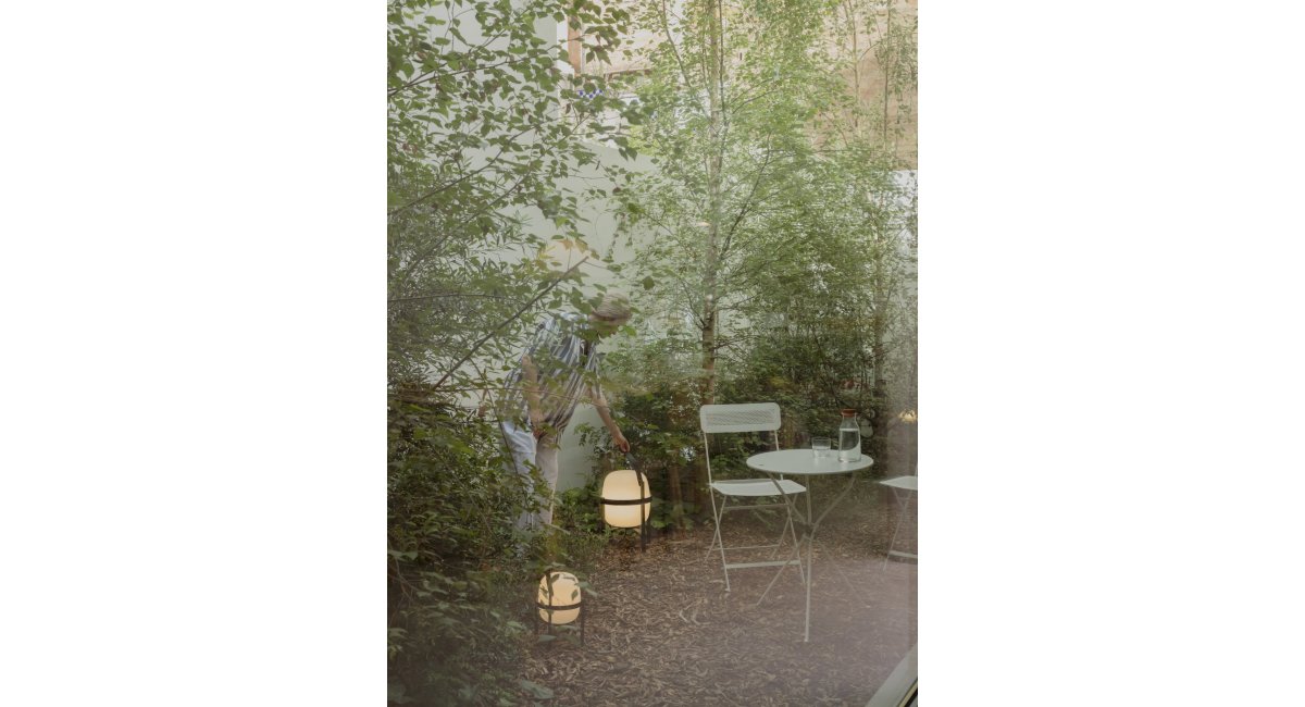 Cesta-Exterior-negra-on-Enric-Badrinas-2022-SantaCole-MINIM