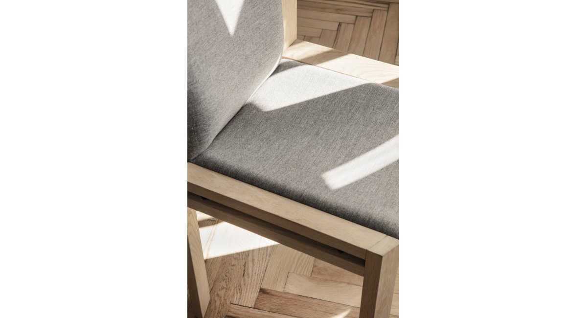 Chair 300 _ silla - Karakter - MINIM - lifestyle - detalle