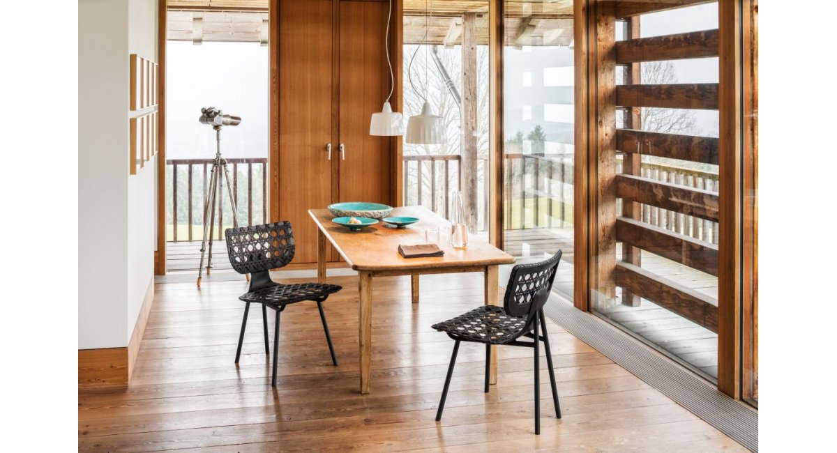 ClassiCon-aerias-silla-color negro-MINIM-lifestyle estudio