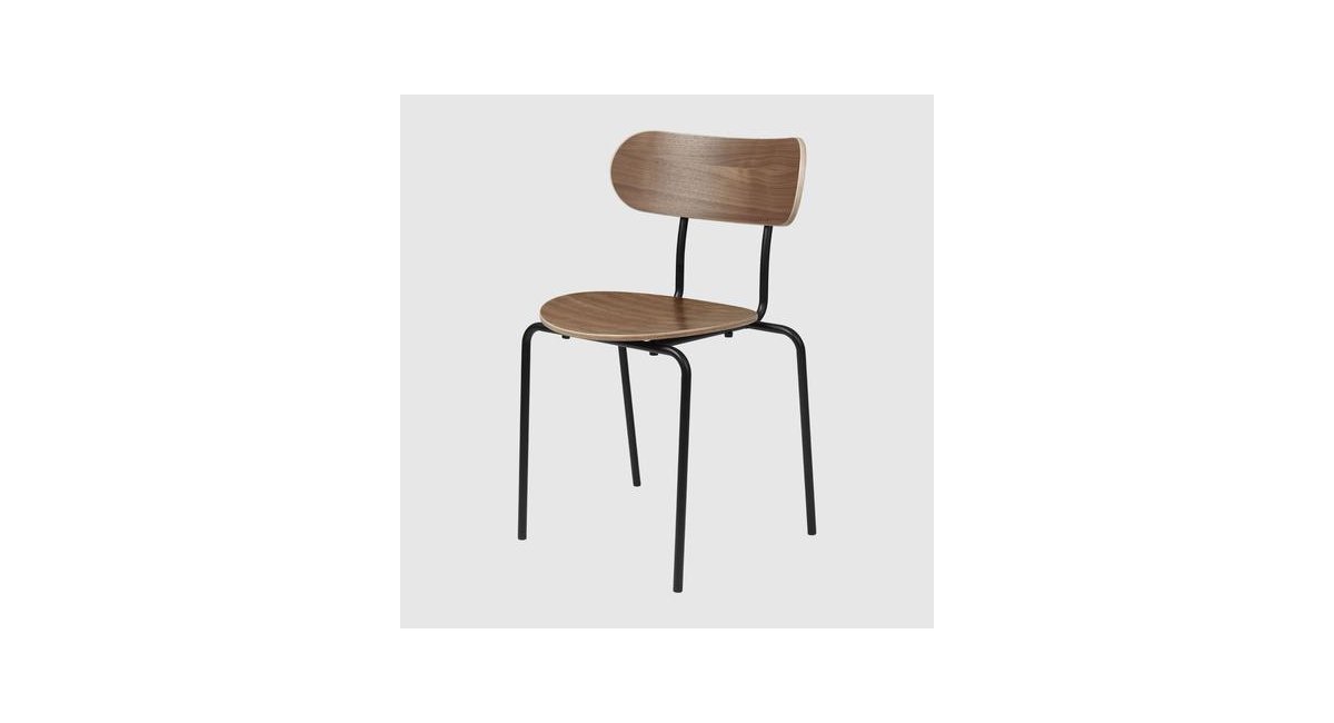 Coco_DiningChair_silla de comedor_estructura en negro y madera de nogal _ GUBI _ MINIM