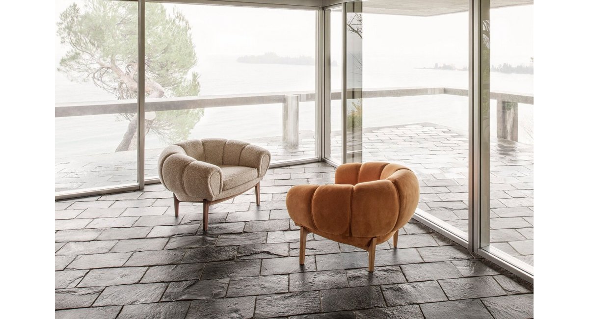 Croissant - butaca de nogal - GUBI_MINIM_lifestyle corner