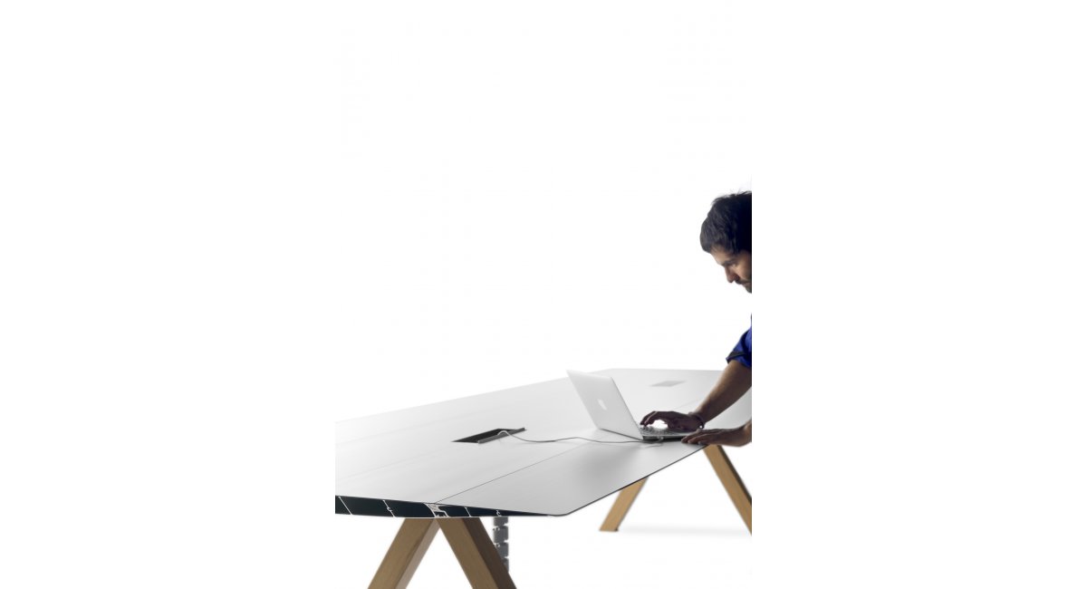 bd (barcelona design), Table b