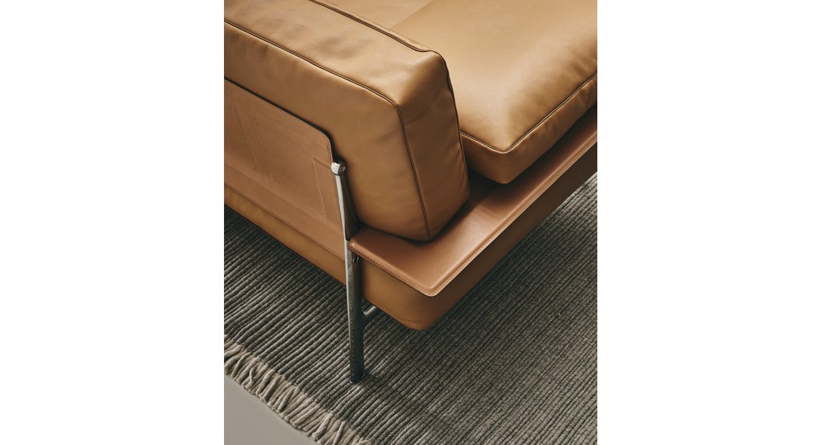 Diesis40_BB Italia_ sofá_varios materiales_varios tapizados_color piel_natural_lifestyle_salón_sala estar_MINIM_Barcelona_Madrid