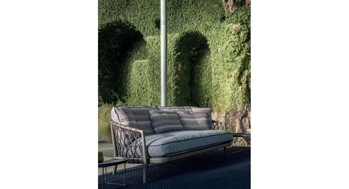 ERICA_divano e poltrona_sofá y butaca_B&amp;B Italia - MINIM _ mobiliario exterior_lifestyle jardín